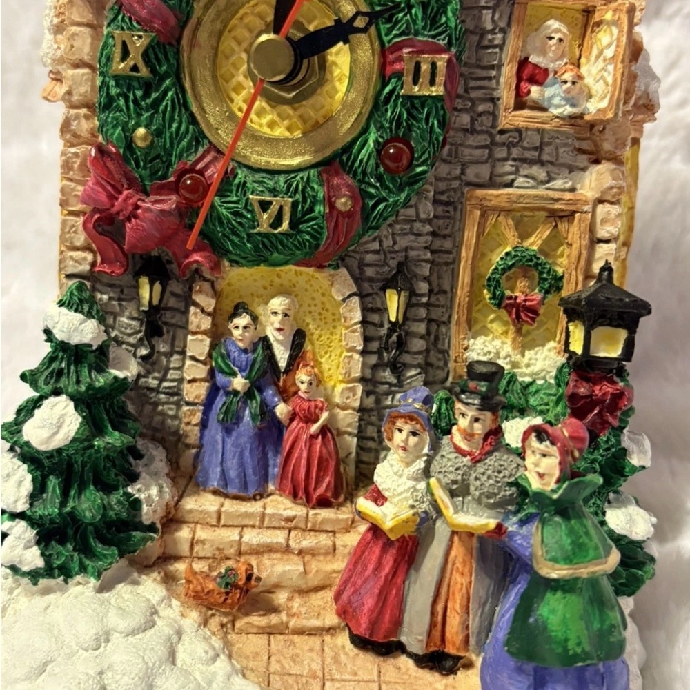 CHRISTMAS MUSICAL CLOCK VINTAGE 1996 LIGHTS UP AND PLAYS 12 HOLIDAY SONGS - Picture 4 of 11